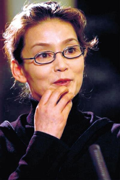 潘虹照片展现岁月静好之美，令人陶醉的演员风采